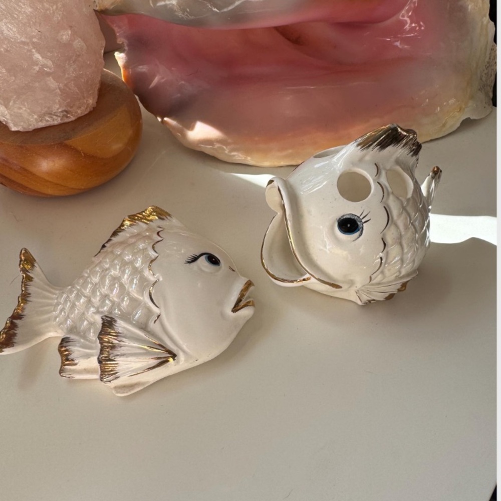 vintage 50s Enesco wall fish and toothbrush holder as is
